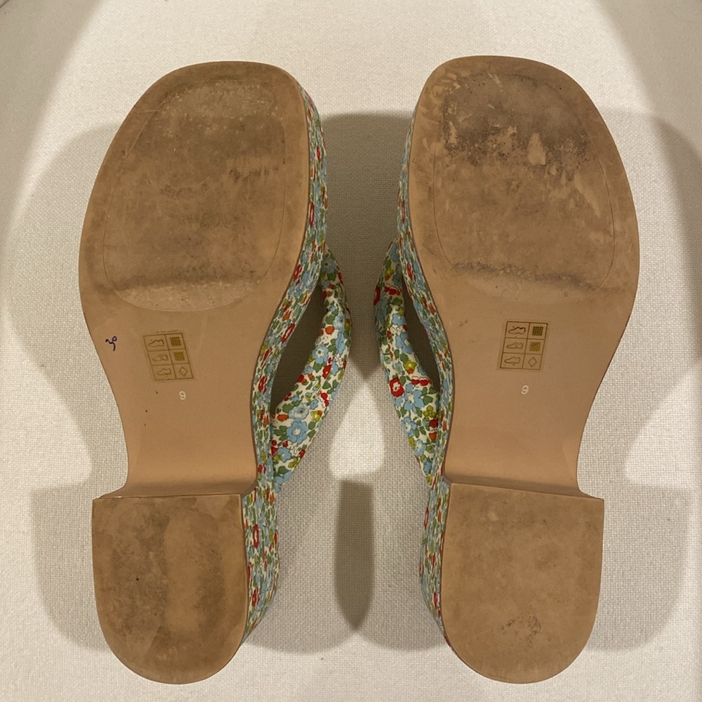 Jeffrey Campbell • Luau Green Floral Platform Flip Flop Sandals - Picture 6 of 7